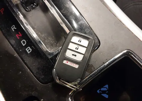 2015 Honda Accord Hybrid из США, поврежденный, VIN 1HGCR6F38FA001943